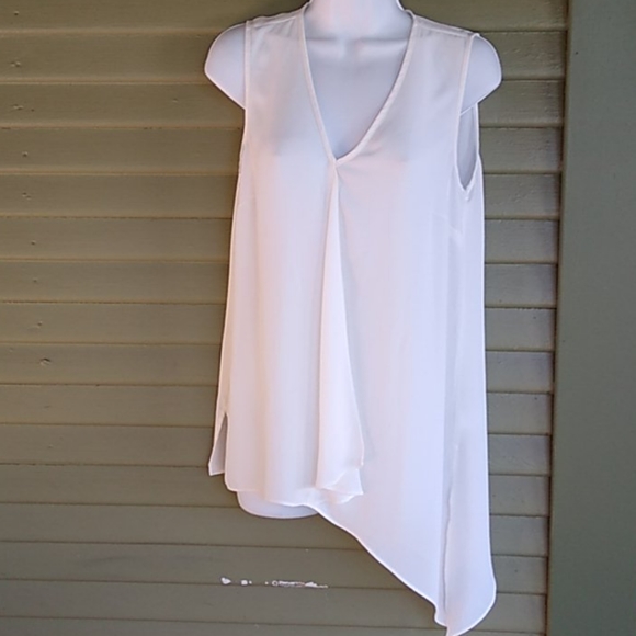 DR2 white A symmetrical V Basic Career Small Tank - Picture 1 of 7